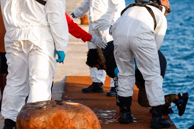 今年1到4月，由地中海中部偷渡入欧的人数比去年同期暴增300%，打破纪录。（图／路透社）