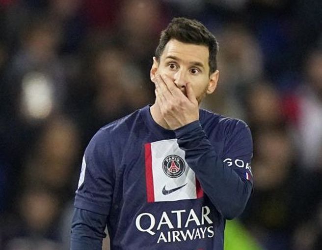 梅西回归赛场，首战就踢满90分钟打了胜仗。（美联社）