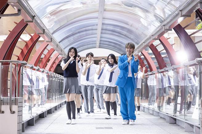 鼓鼓日前拍摄新歌MV。（相信音乐提供）