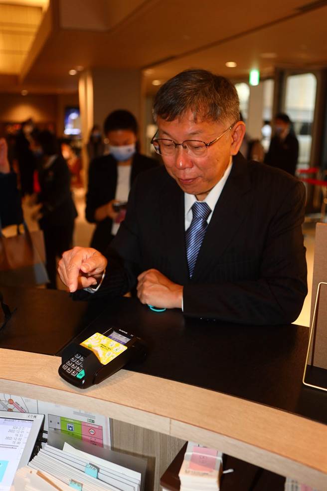 前台北市长柯文哲推推悠游卡跨境支付，去年11月7日起于冲绳可使用悠游卡。（台北市政府提供／刘彦宜台北传真）