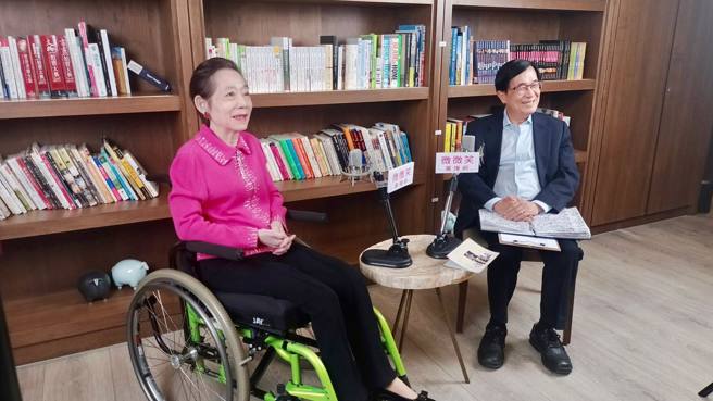 民进党高雄市议员陈致中因洗钱案遭判刑1年定谳，并在11日下午报到入监服刑，而14日是陈入狱后的首个母亲节，陈的父亲、前总统陈水扁特别邀请太太吴淑珍上广播节目《有梦上水》专访。（取自「陈水扁新勇哥物语」脸书）