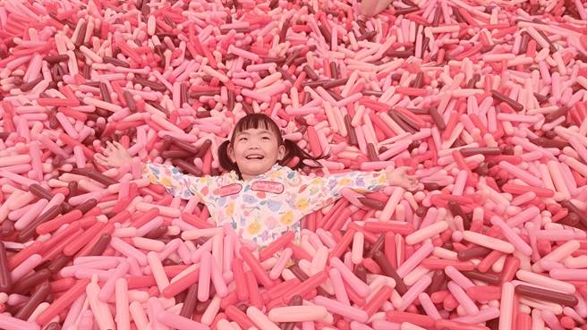 冰淇淋博物馆最受欢迎的巧克力米球池，让大小朋友都陷入疯狂。（陈韵萍摄）