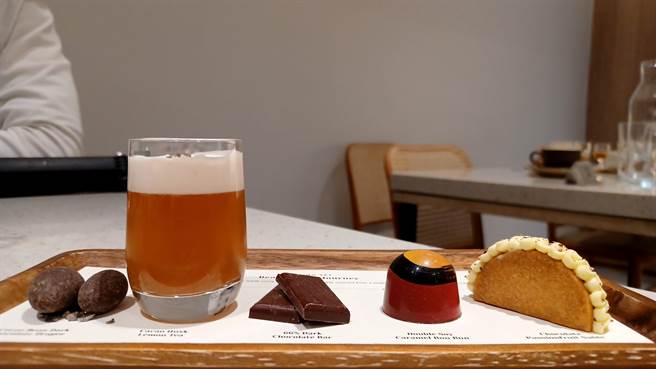 「Mr. Bucket Chocolaterie」巧克力工厂提供巧克力套餐和热饮让客人享用。（陈韵萍摄）