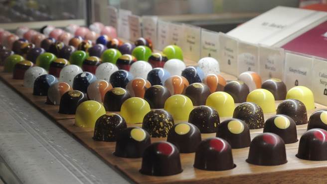 「Mr. Bucket Chocolaterie」店内全数採用亚洲生产的可可豆，期望振兴亚洲区的可可产业。（陈韵萍摄）