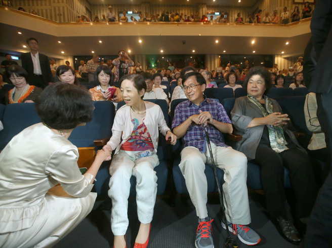 陳水扁（右二）和夫人吳淑珍（左二）難得同台（中時資料照／王錦河攝）