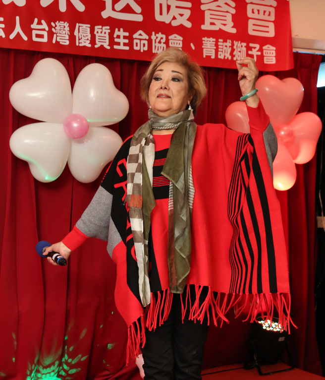 2017年陈丽卿出席台湾优质生命协会举办《2017 弱势长者岁末送暖餐会》。(图/张佑铭摄)