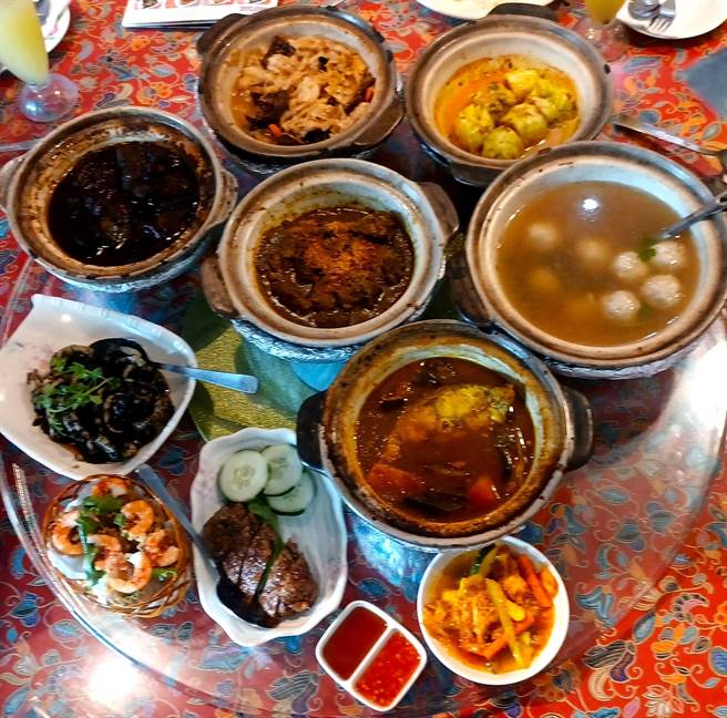 象徵华人与当地马来人族群融合的「娘惹菜」，是新加坡享誉世界的知名菜色。(陈韵萍摄)