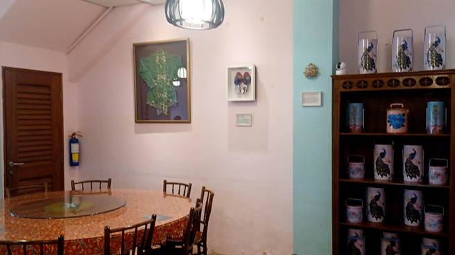 「辣椒香」餐厅内可看到不少土生华人的家俱及生活用品。(陈韵萍摄)