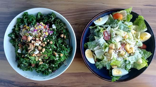 「Brewerkz Riverside Point」主要提供排餐、汉堡、披萨、炸物、沙拉等西式餐食。(陈韵萍摄)