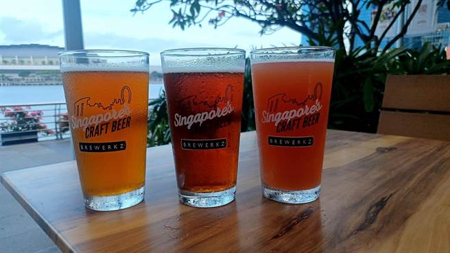 「Brewerkz Riverside Point」喝得到全球首款益生菌啤酒。(陈韵萍摄)