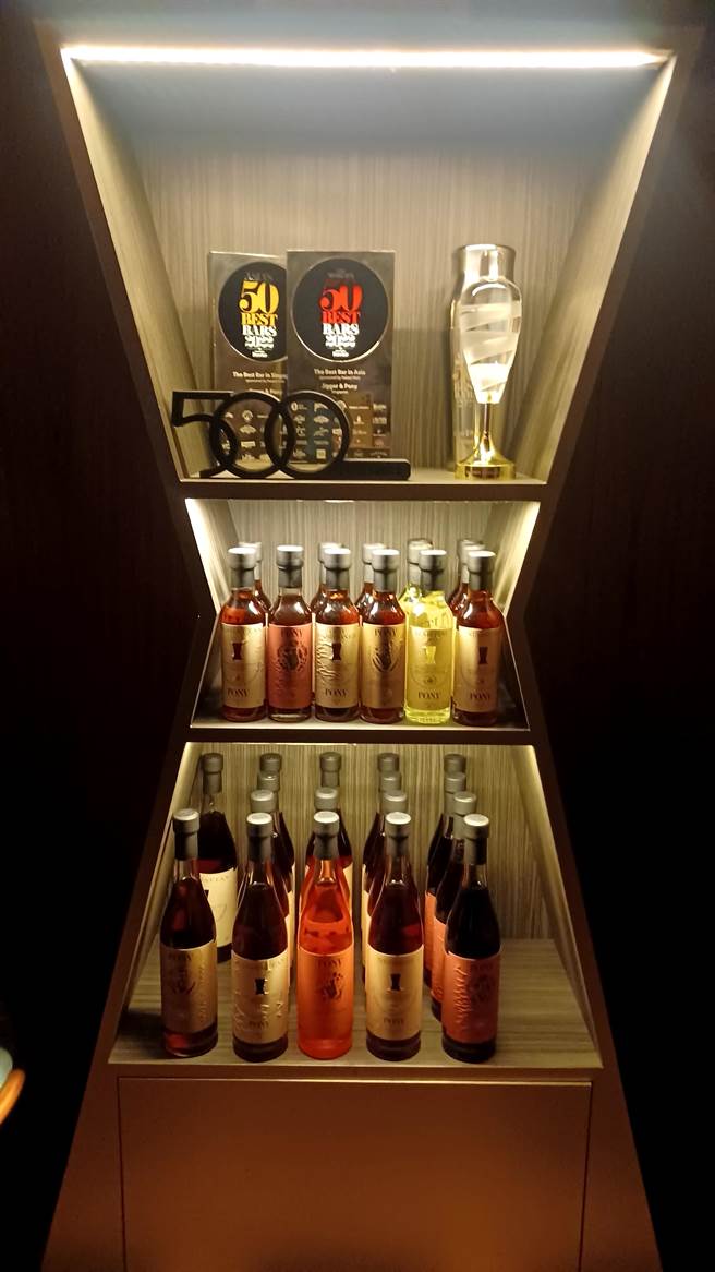 「Jigger＆Pony」酒吧是得奖常胜军，在2020和2021连两年荣获「亚洲50大酒吧」第1名和第2名的殊荣。(陈韵萍摄)