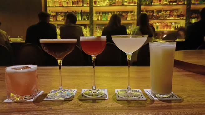 「Jigger＆Pony」是以鸡尾酒为主题的酒吧，最有名的是復刻经典推出全新诠释的的24种经典鸡尾酒，示意图。(陈韵萍摄)