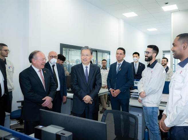 图为中国全国人大常委会委员长赵乐际对摩洛哥进行正式友好访问。（摘自新华社）