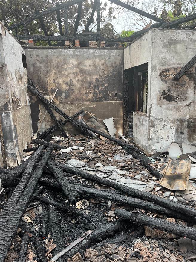 台中市雾峰区光復新村17日由国产属收回，未料收回首日竟传出房舍惨遭祝融，里长呼吁政府可以尽快规画光復新村发展方向。（坑口里长王中兴提供／潘虹恩台中传真）