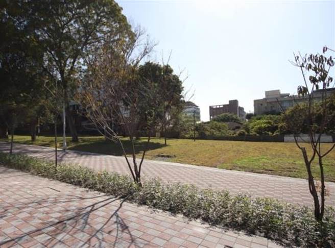 另外今年提报营建署「前瞻计画-提升道路品质计画2.0」、去年行政院核定「校园周边暨行车安全道路改善计画」等，预估今年可增加通学步道(含人行道)长度约15公里。（彰化县政府提供／吴建辉彰化传真）