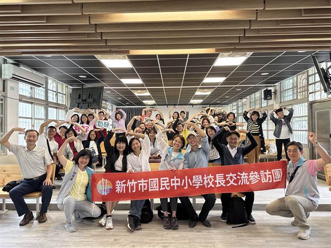 新竹市政府教育处近日与竹市46所国中小校长，共同组成访问团，至台南市作为期两天的参访。（新竹市政府提供／陈育贤新竹传真）