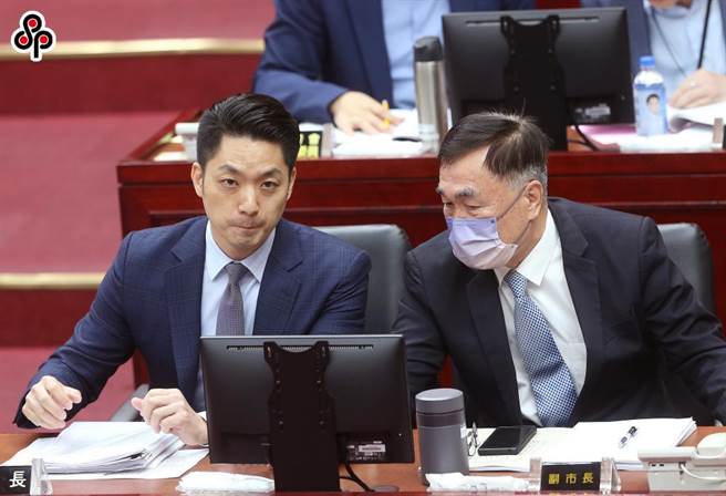 台北市长蒋万安表示，若崇德街60巷房屋判定为安全，承包商将负起修缮责任，而如果是危楼，则会依法原貌重建。（陈怡诚摄）