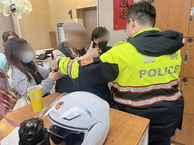 大安分局找到失踪的百岁人瑞老翁。（警方提供）