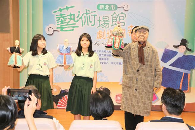 新北55场剧场开箱 邀2万4800位8年级国中生来看戏。（叶德正摄）