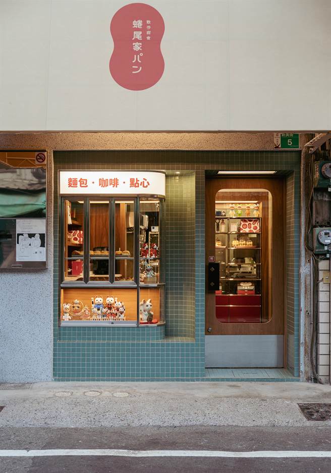 蜷尾家パン麵包屋不只復刻台式麵包经典滋味，连店装也走怀旧风。（蜷尾家パン提供）
