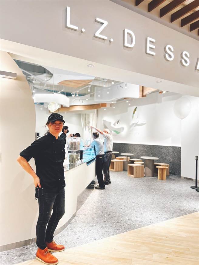 世界甜点冠军陈立喆打造的品牌「L.Z. Dessart无框架甜点」插旗Lalaport台中店。（品牌提供）