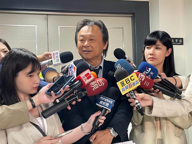 民进党台北市议员王世坚表示，对于国民党台北市议员游淑慧确定出战第二选区（士林、大同）立委，感到很意外，但还是欢迎。（刘彦宜摄）