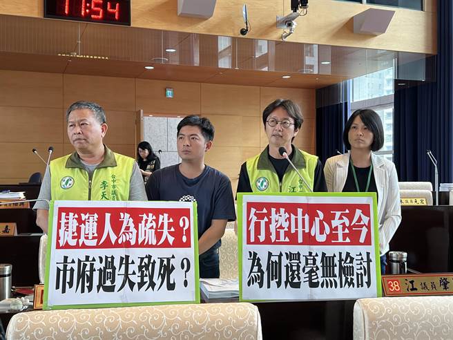台中市议员江肇国、张家铵、蔡耀颉、李天生质询指出，这显示民眾对中捷失去信心，相关单位若无法拿出具体解决办法，如何恢復信心。(林欣仪摄)