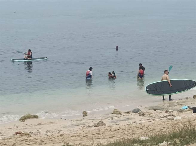 穿比基尼不代表愿意被拍，小琉球女游客报警逮人。(警方提供)