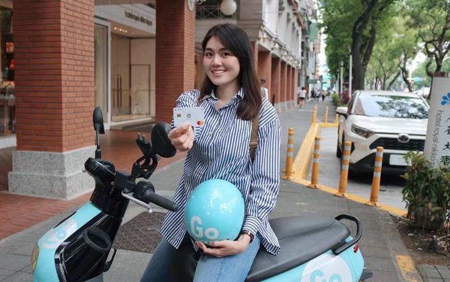 暑假即将到来，永丰银行推出签帐金融卡绿色消费回馈，提倡低碳旅游。（永丰提供）