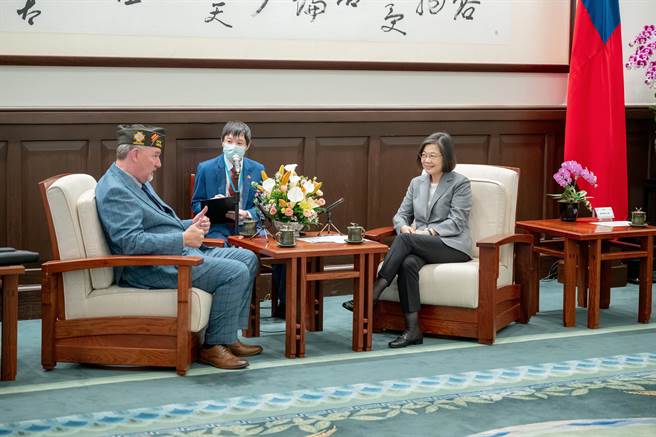 蔡英文总统接见美国海外作战退伍军人协会博兰总会长。(总统府提供)