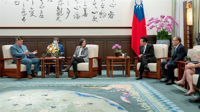 蔡英文总统接见美国海外作战退伍军人协会博兰总会长。(总统府提供)