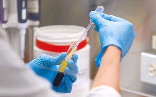 《再生医疗法》争议多，国民党立委炮轰民进党政府。（示意图／Shutterstock达志影像）