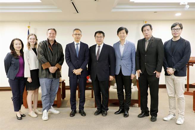荷兰在台办事处代表谭敬南率团拜访台南市长黄伟哲，商讨明年台南400活动，双方合作的可能性。（市府提供／洪荣志台南传真）