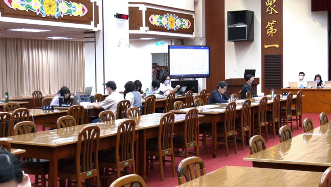 TDR通案冤狱侵害人权，律师怒呛陈椒华与金管会「戕害人权」。(戴志扬翻摄)