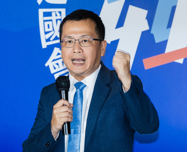 国民党前台北市议员罗智强则以2014年高雄气爆与2022年桃园芦竹美福仓储大火，两位民进党籍市长的态度及应变与卢秀燕做对比，盛讚卢诚恳负责、处理明快。图为国民党前台北市议员罗智强。（资料照片）