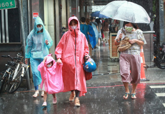 梅雨鋒「大隊接力」 連來兩波！半個台灣有雨