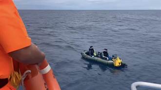 遊客自駕充氣小艇離岸漂流 恆春海巡即刻救援