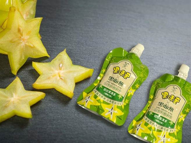 旺旺携手经典品牌黑面蔡杨桃汁，推出夏季冰品果冻多，吃法多元颠覆怀旧感。（宜兰食品提供）