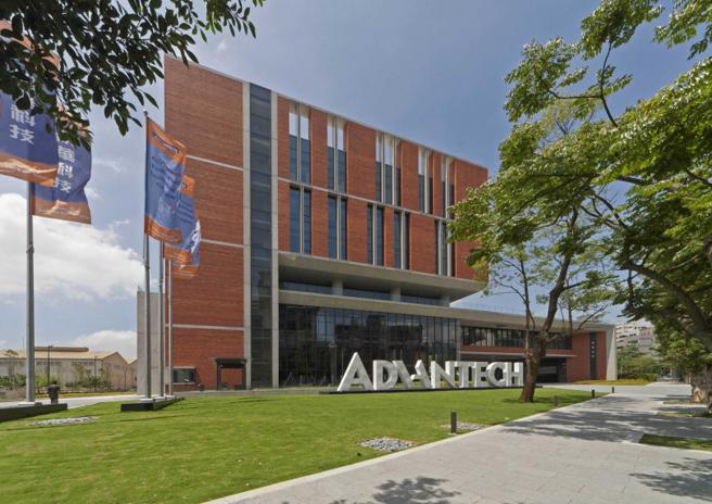 工业电脑大厂研华（2395）董事何春盛指出，台湾工业电脑的全球市占率高达8成以上，因这种产品高度稳定性、信赖性，会被应用在国防领域。（图／研华提供）