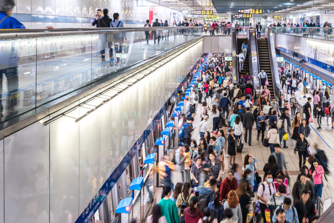 近日一名印度旅客来台和好友到好市多买披萨，却忘在台北捷运车厢。（图／示意图，达志影像）