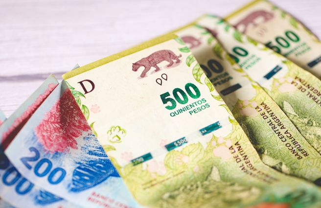 阿根廷中央银行今天将基本利率调升6个百分点至97%。（示意图／shutterstock）