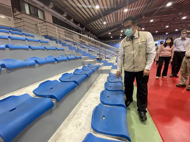 全运会倒数5个月，台南市长黄伟哲今天上午视察台南市桌球馆。（曹婷婷摄）