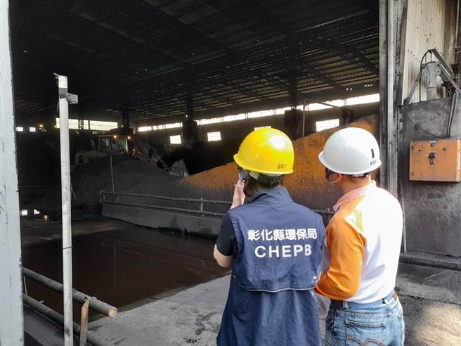 彰化县政府表示，已要求台中火力发电厂、麦寮电厂降载，但预计要到18日空品才有机会好转。(环保局提供／吴建辉彰化传真)