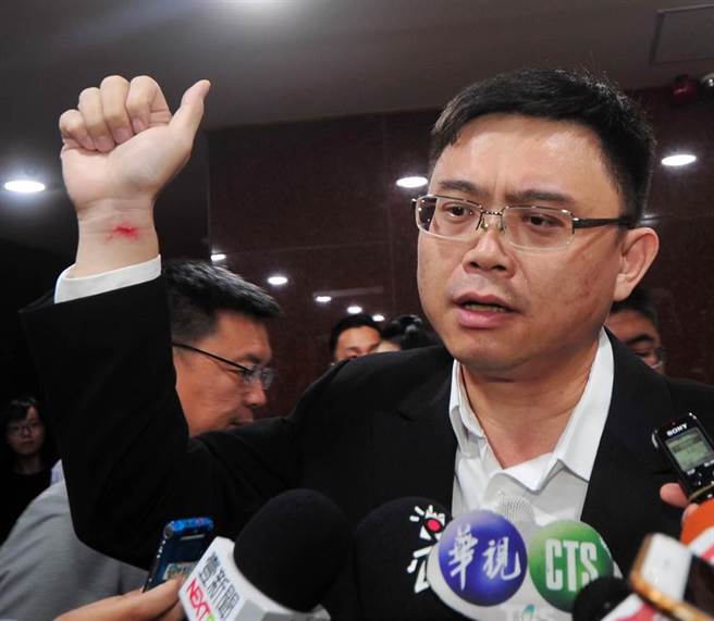 赖瑞隆指出，政府机关不宜设置过多的中央办公室，但有必要重大的政策方向该设立必须设立，支持赖副总统。（本报资料照片）