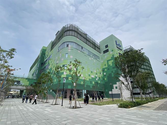 三井不动产在台首座区域型购物中心LaLaport台中16日盛大剪彩全馆开幕，该馆已成为台中东区新地标。（冯惠宜摄）