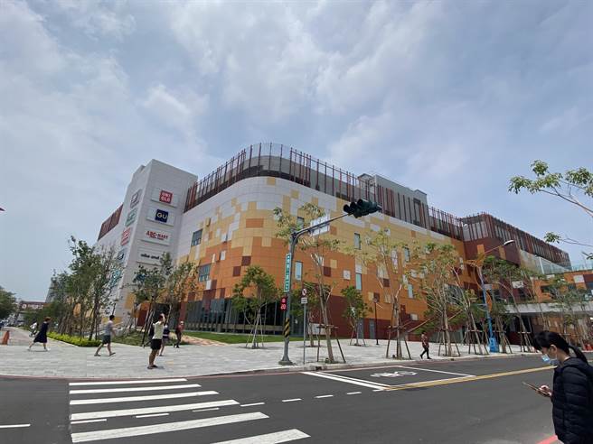 三井不动产在台首座区域型购物中心LaLaport台中16日盛大剪彩全馆开幕，该馆已成为台中东区新地标。（冯惠宜摄）