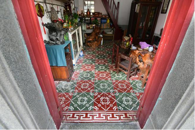 屋内线版地砖，相当具古味。(高雄市都发局提供)