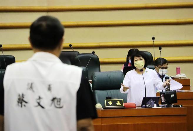 嘉义市长黄敏惠说事后有叫相关人员来了解，会请同事注意，瓜田里下应该要避嫌，就交由政风处去了解。（吕妍庭摄）