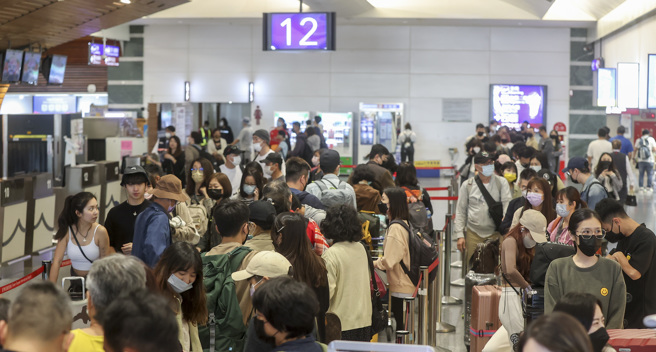 日本人表示现在1万日币换不了多少台币，引起网友讨论。图为桃机出境大厅的画面。（本报系资料照）