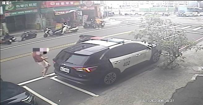 丰原警分局巡逻车火速将母女送至医院。（警方提供）